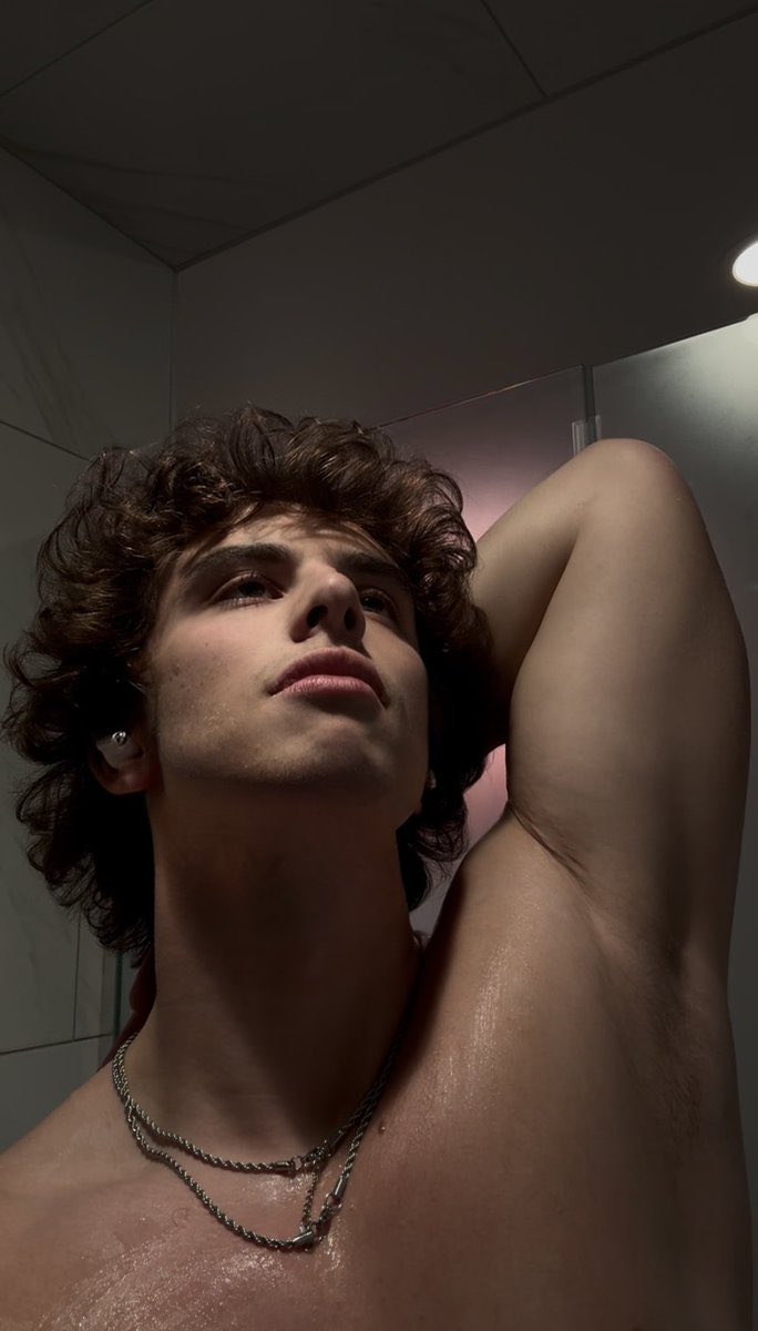 🦶Aeneas🦶 tweet media