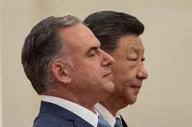 ⏩Uruguay y China consolidaron su asociación estratégica integral en febrero de 2026 con la firma de acuerdos.
Grandes acuerdos comerciales con China: “nos devuelven” la carne y se va la Tabacalera.
Un éxito...