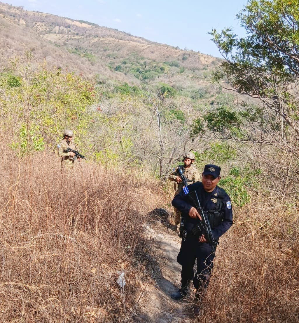 PNC El Salvador tweet media