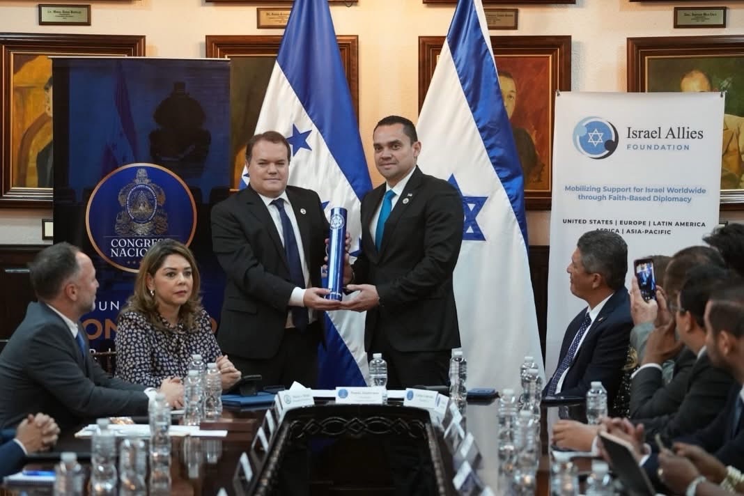 Cesia Mejía tweet media