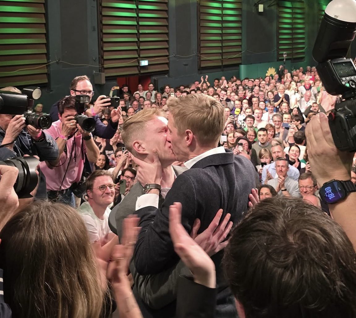 Wolfgang F. Rothe tweet media