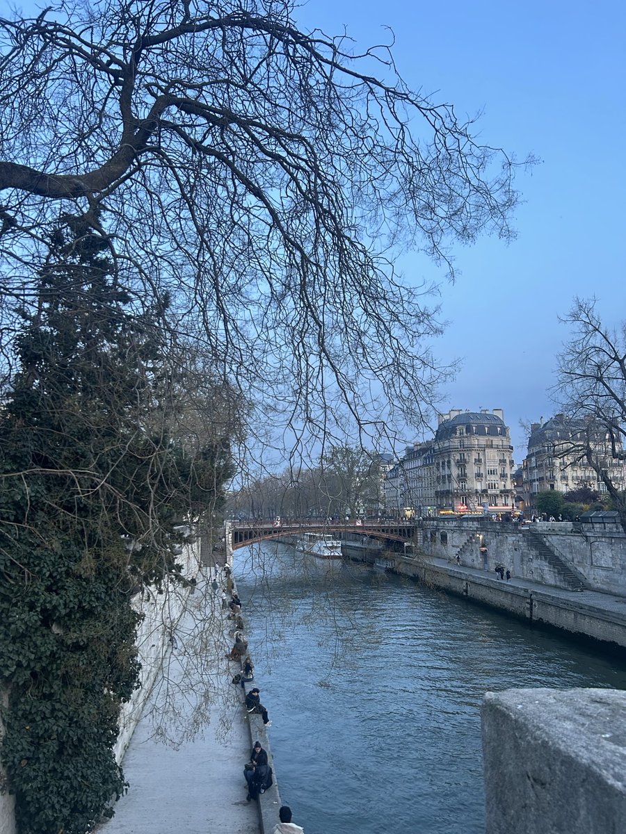 Andrahas tweet media