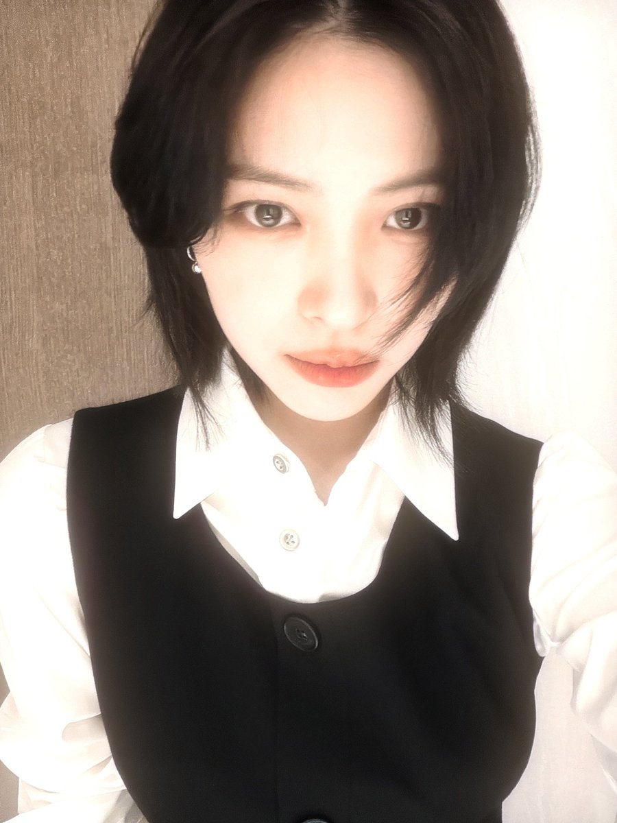 𝙖𝙡𝙡𝙪𝙧𝙞𝙣𝙜 📁 tweet media