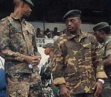 ERIC_WEMBA1's tweet image. Le #RCD_Goma est né au début de la Deuxième guerre du Congo et était soutenu par le Rwanda. Dès 1998, il contrôlait déjà plusieurs villes importantes de l’Est de notre pays, notamment #Goma, #Bukavu, #Kisangani, ainsi qu’une grande partie du Nord et du Sud-Kivu.

À cette époque