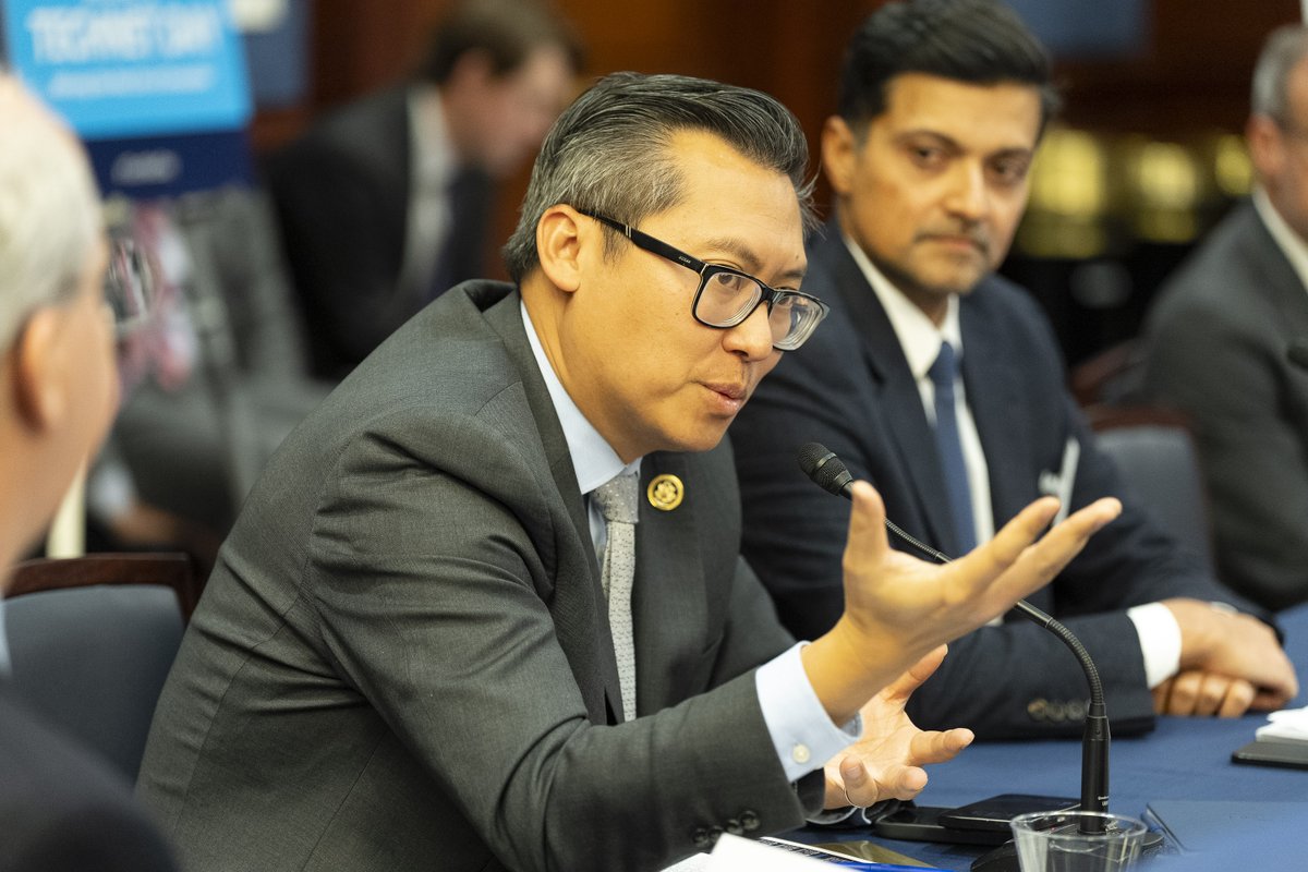 TechNetUpdate's tweet photo. Great to have @RepVinceFong at #TechNetDay to discuss AI’s role in advancing economic growth. Supporting responsible innovation will help strengthen American competitiveness. https://t.co/MqZK7dtRGe