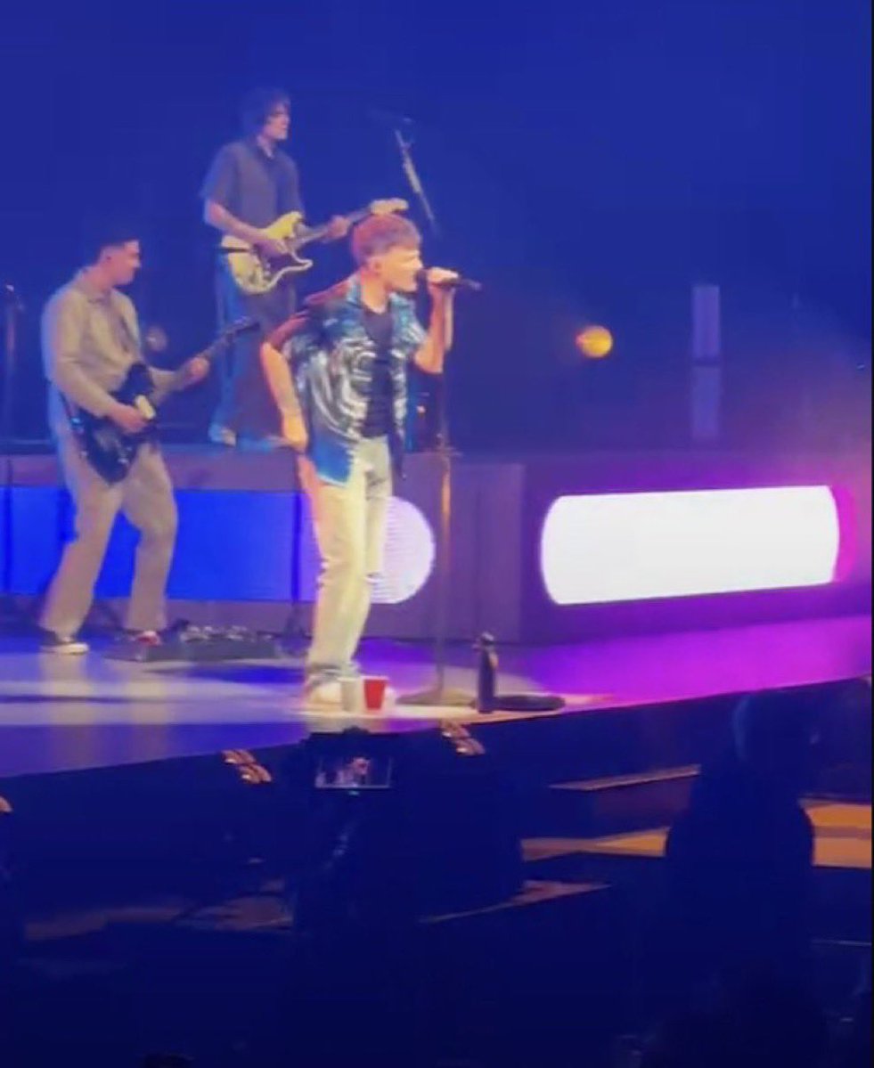 Louis Tomlinson Updates tweet media