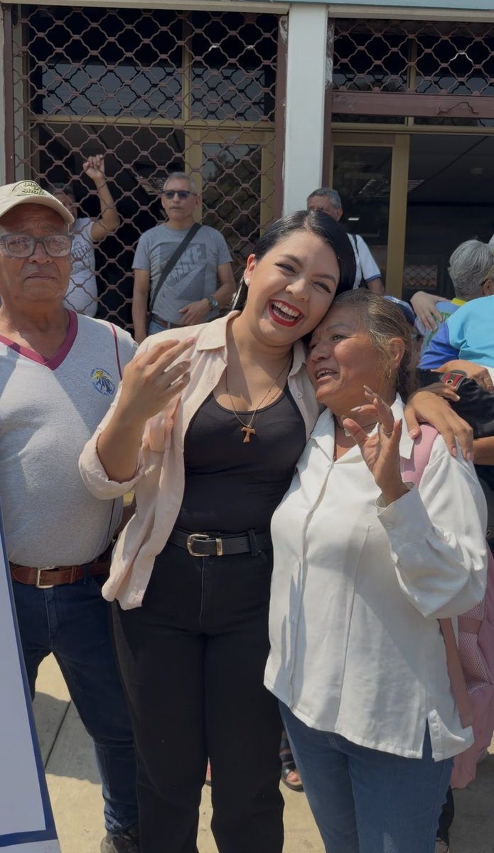 María Oropeza tweet media
