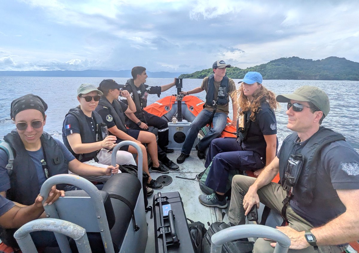 jeangene_vilmer's tweet photo. 🇻🇺🇫🇷 #AMBAE 4- While the ship assesses the conditions for approach and disembarkation in preparation for Operation CASTOR, we disembark at Lolowai, where the authorities are waiting to take us to the provincial capital. https://t.co/aP7nMRQNzn