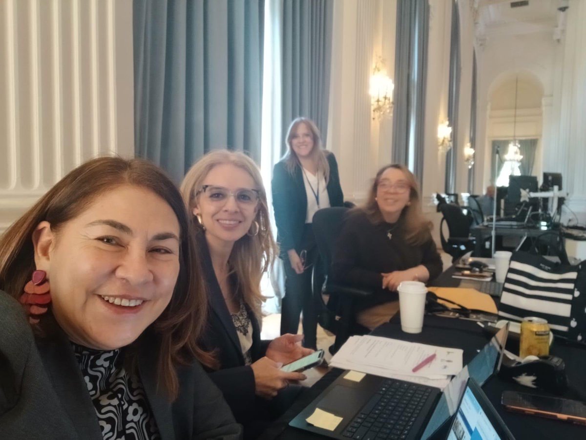 Laura Gil tweet media