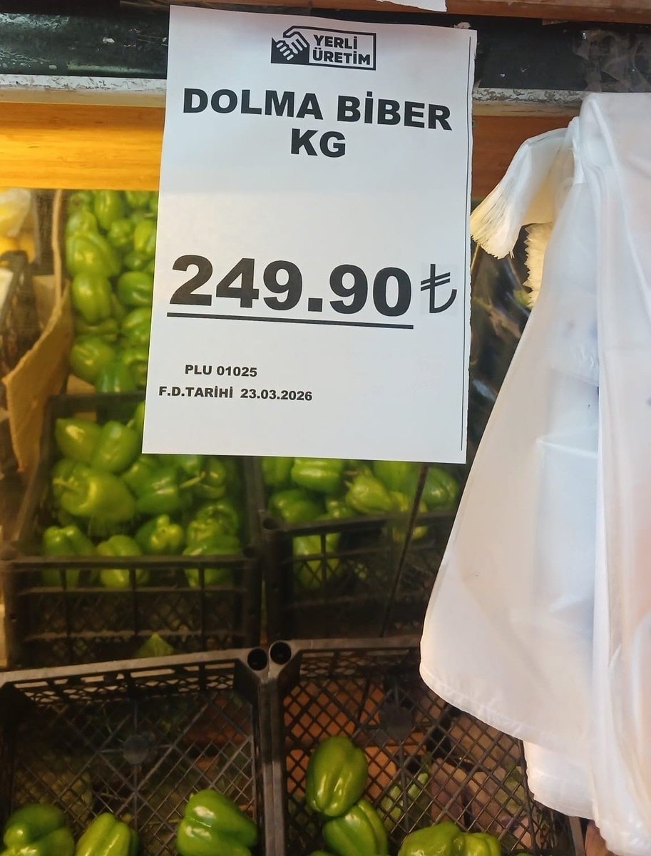 serbest piyasada domates, ezanı susturamayacaksınız seviyesine; patlıcan, bayrağı indiremeyeceksiniz seviyesine; biber, bize diz çöktüremeyeceksiniz seviyesine yükselmiş.