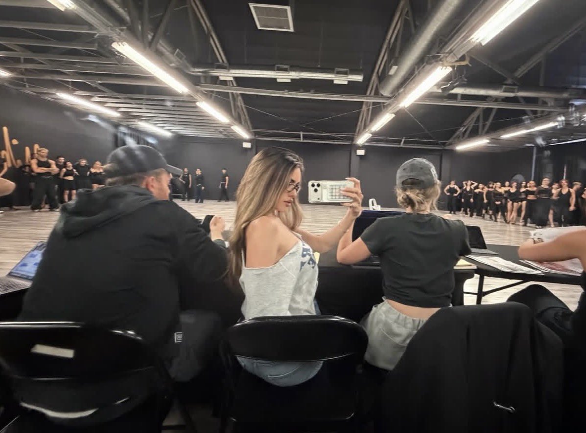 fiona 𑣿🦢 tweet media