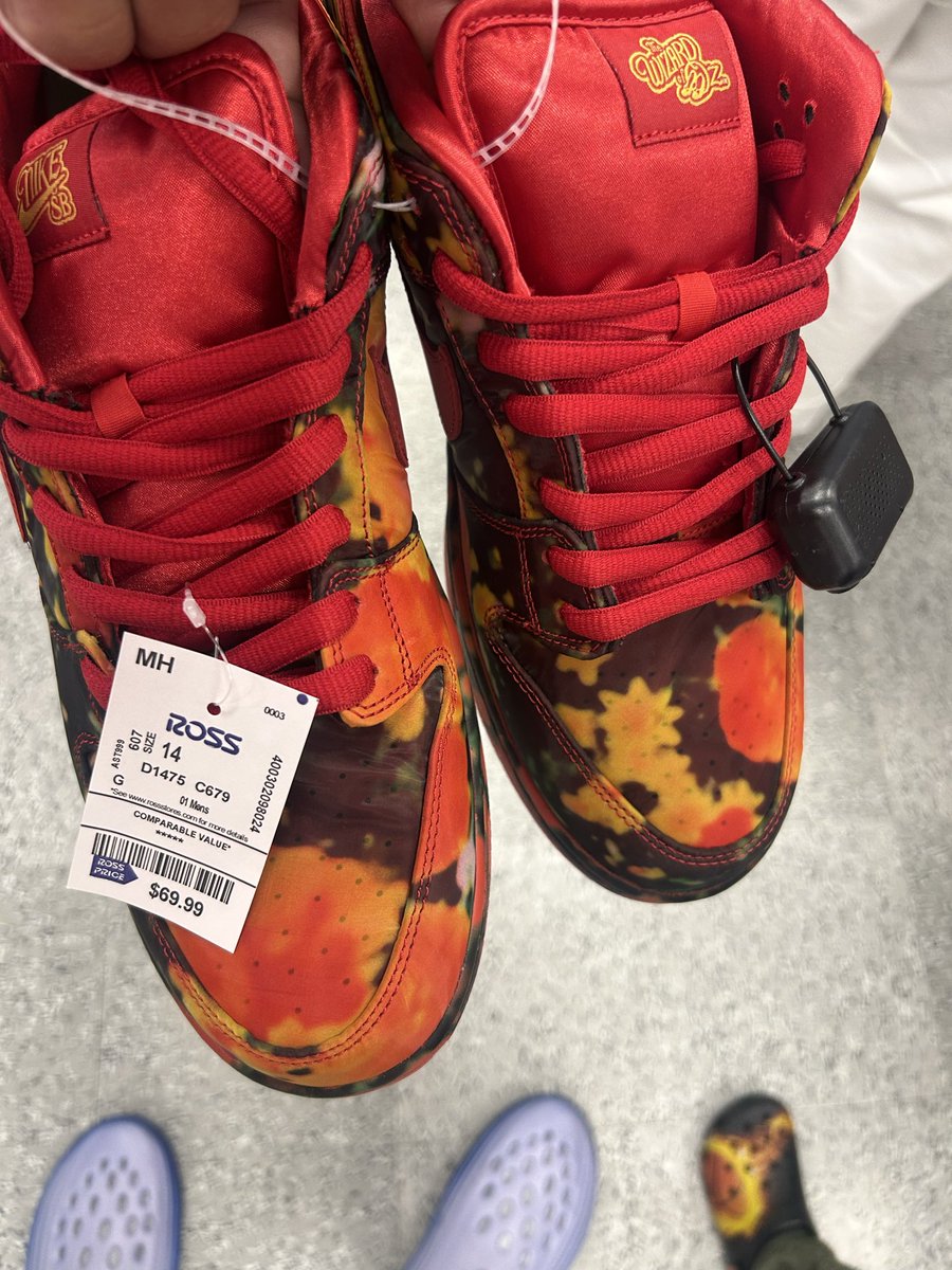 HouseOfMaine tweet media