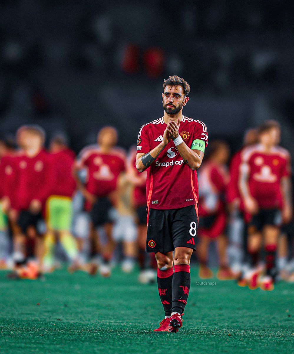 PabloGilbert9's tweet photo. Record breaker....
Magnifico..
Le capitano..
Bruno Fernandes.
8️⃣🎱8️⃣🎱8️⃣🎱 https://t.co/SDsjQMP9b4