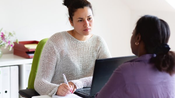 O Ministério Público Federal (MPF) e o Ministério Público do Estado de Rondônia (MP/RO) recomendaram a criação de normas nacionais para garantir a atuação de psicólogos e assistentes sociais na educação básica, conforme a Lei 13.935/2019. ⚖️📚

Saiba mais: mpf.mp.br/o-mpf/unidades…