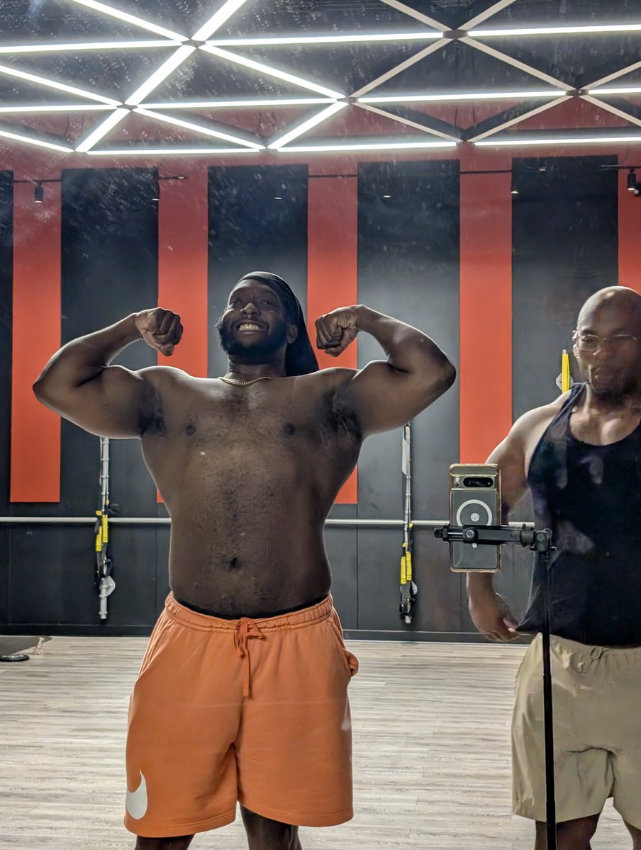 Throb Ross 💢 tweet media