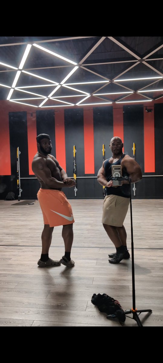 Throb Ross 💢 tweet media