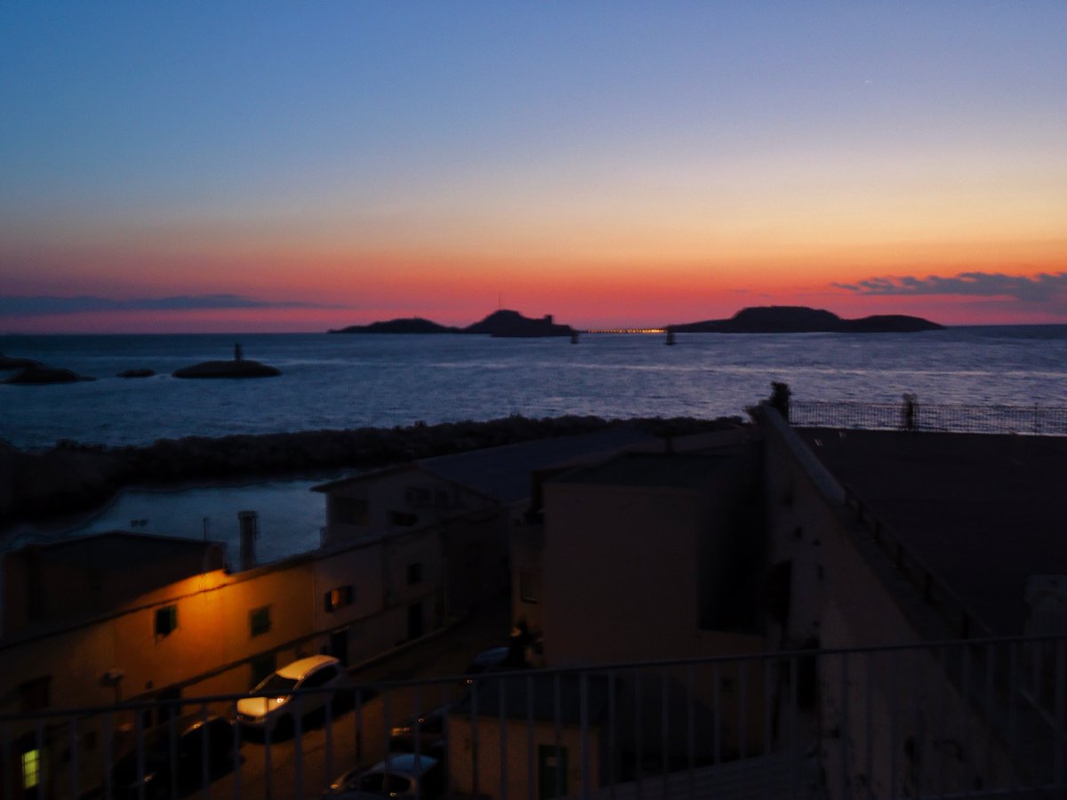 carré d’as tweet media