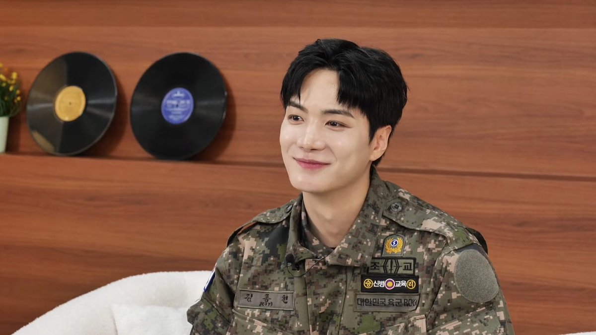 __화이 tweet media