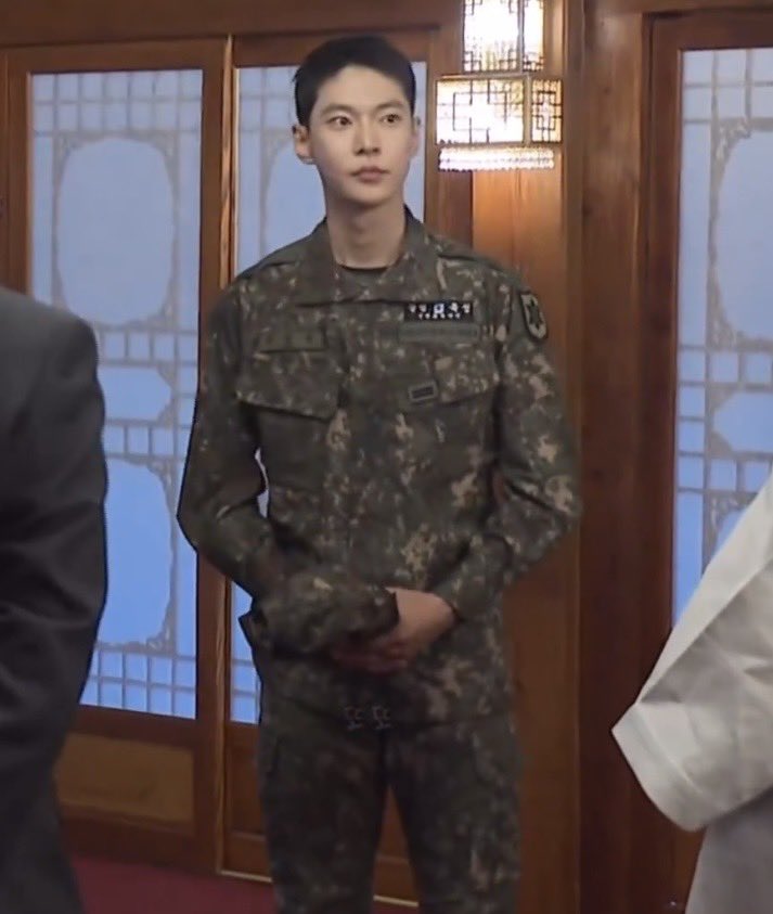 분명 남자 둘다 군인인데 이 양감차이 뭐냐고