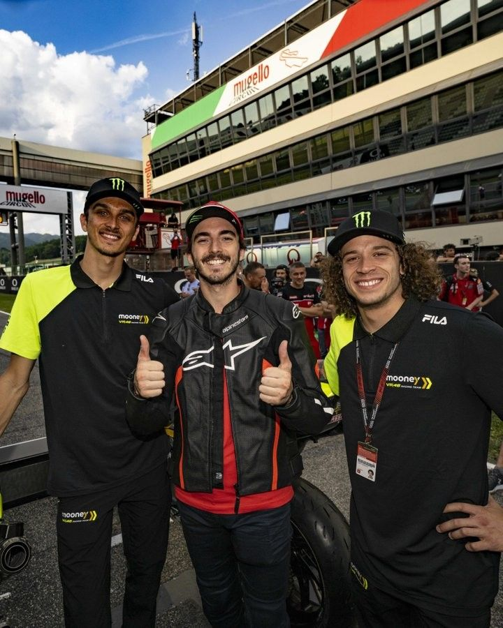 ⁹³ ₇₂ marcmarc pr manager 🐜 🦂 PECCOPILLED! tweet media