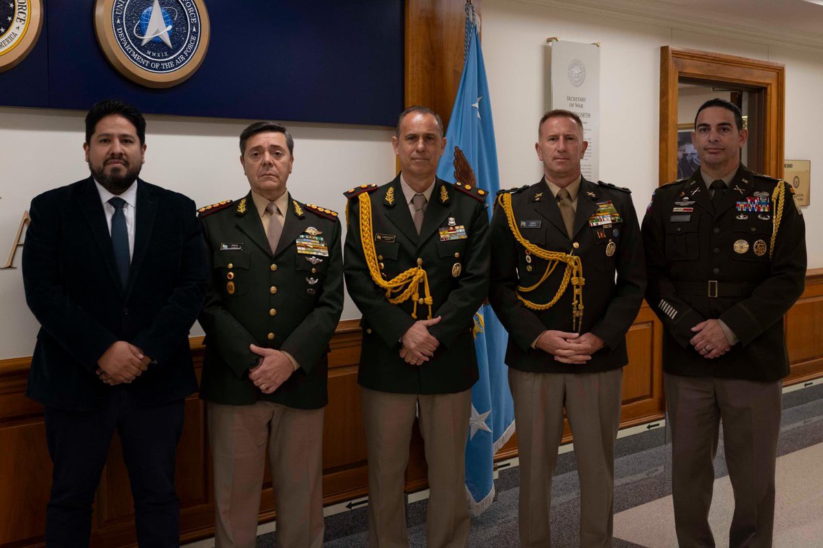 Ministerio de Defensa tweet media