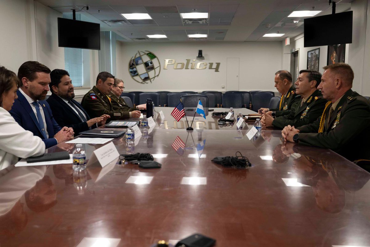 Ministerio de Defensa tweet media