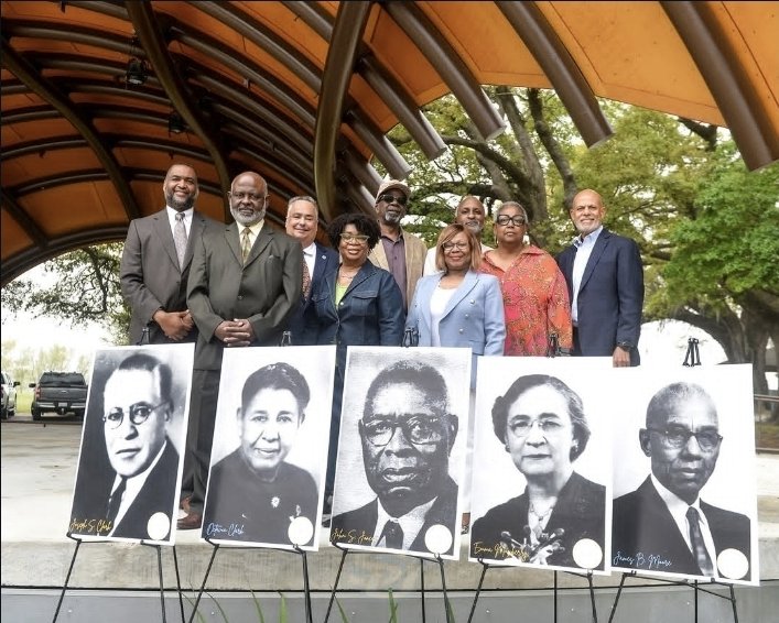 MerrickRobyn's tweet photo. Honoring tradition-The Southern University Lab School continues a tradition with the annual Founders’ Day Pilgrimage to the Clark gravesites.  As we celebrate the 146th founding of SU we reflect on the vision of Dr. J.S. Clark, who began commemorating the founding in 1915. https://t.co/Tq3tfzEWgp