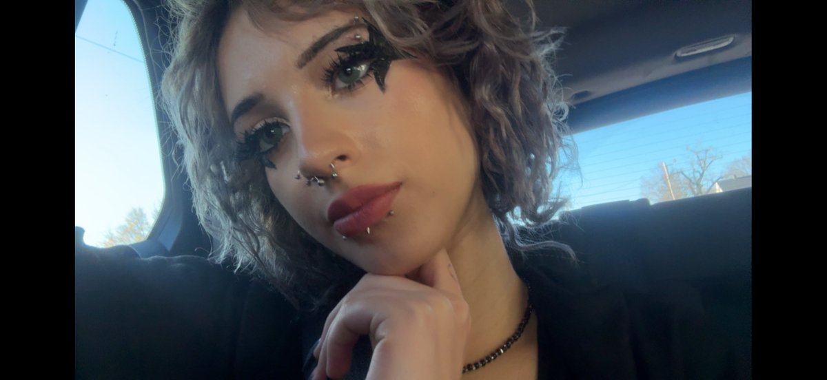 __HiPaige__'s tweet photo. makeup kinda ate https://t.co/zmIoHpl3Kk