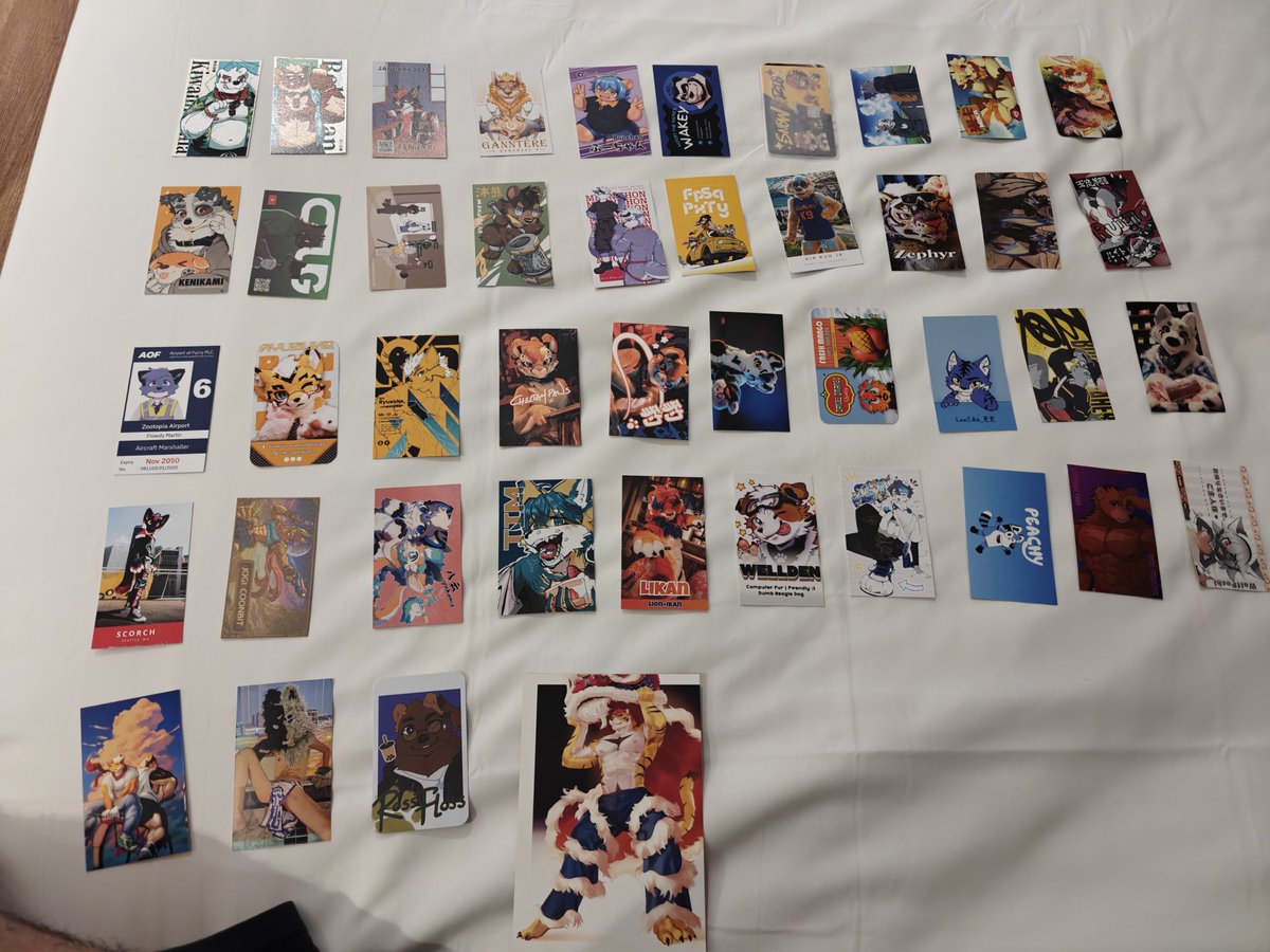 RossFlossXD's tweet photo. Collected so many business cards for both days. 
P.S this is only day 1. There are so many more that it doesn't even fit the bed lol
Will do merch and business card haul once i get home. 😅😅 https://t.co/SFEZcmT285