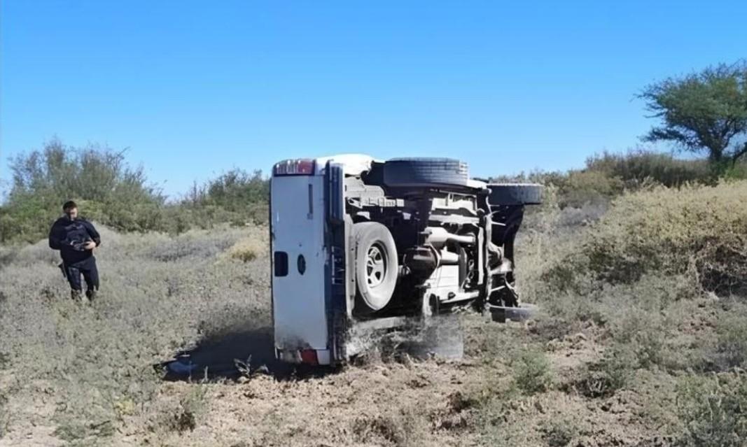 Impactosanjuan's tweet image. 🚨 Fuerte vuelco en Angaco, San Juan: una camioneta derribó un poste y dejó cinco heridos, entre ellos un menor 😱. Todos están fuera de peligro. Contexto, causas y prevención en nuestra nota completa. #Angaco #SanJuan #Accidente #Vuelco #SeguridadVial
impactosanjuan.blogspot.com/2026/03/vuelco…
