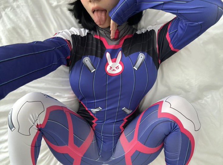 Dva_online__'s tweet photo. Today's Hana's lucky day~! 

A random fan of Dva's just gave her FULL ACCESS to his account! Now she's locked him out of it, and has it aaalllll to herself! 🩷

Anyone else willing to give her all they have~? 

#LewdRP #NSFWRP #TabooRP #SexRP https://t.co/ekRy5F1nVw