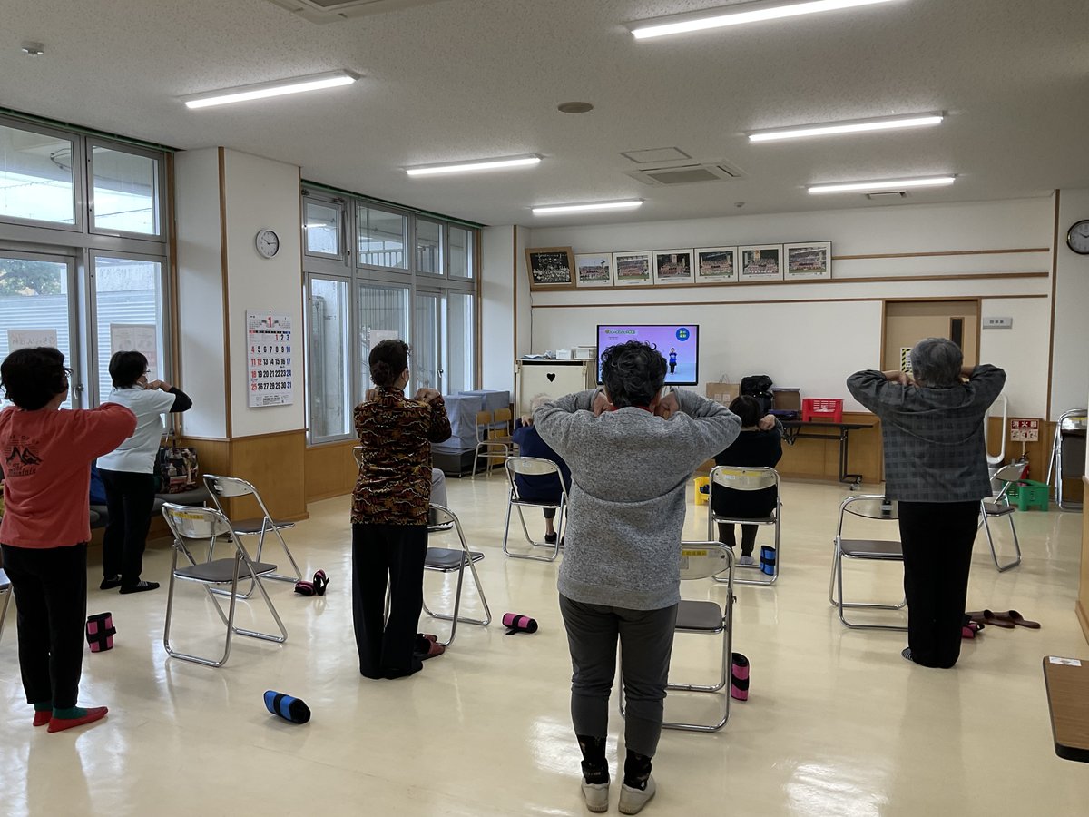 ginowan_vol's tweet photo. 🌳あいち体操 寿樹（じゅじゅ）の会🌳
毎週水曜日AM10時～11時、愛知区公民館で体操の自主サークルが活動中です！
区外からの参加もOK👌
和やかな雰囲気中、みんなで楽しく体を動かしています😊
見学・参加もお気軽にどうぞ♪ #宜野湾市　＃健康体操 https://t.co/kzdpOjYAR2