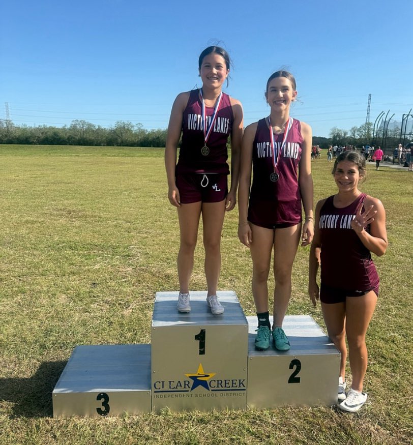 Chloe Demmeck tweet media