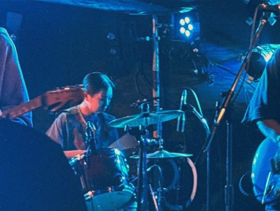 どうもサンキュー
3/21 @下北沢DaisyBar

曲目
1. ノーラン 📼
2. キャスパー 👀
3. こちょばい意識 🤦‍♂️
4. BoyZombie 🏃
5. 逃避行 🪢
6. TheActor 🎥
7. BorzoiClub 🐶

たくさん曲やったら、汗だくで、
汗が目に染み入りました
4月からのライブもよろしくお願いします！