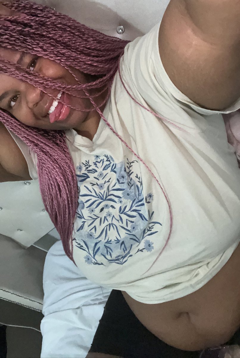 Gonna go live nowww —> softbrwnsugr on TikTok 😉