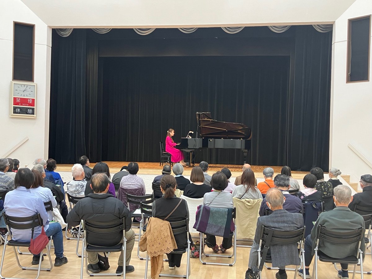 名古屋芸術大学連携市民講座「クラシック音楽に触れる」を開催しました。講師は戸田恵先生です。
今回はバロックから近現代までの代表的な曲を演奏していただきました。各時代背景や作曲家たちのエピソードを楽しく紹介していただき、一度は聴いたことのある名曲をより身近に感じることができました🎵