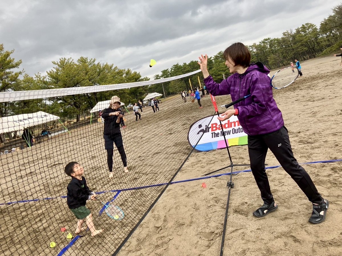 tokyotripsports's tweet photo. 【#前田美順】

先日、鹿児島県大崎町で開催された
「まるごと！ビーチスポーツDAY」に参加させていただきました🏖️
参加者の皆さまとエアバドミントンを楽しみました😊🏸

ご参加いただいた皆さま、関係者の皆さま、ありがとうございました。

#エアバドミントン
#airbadminton https://t.co/I894vvh5k0