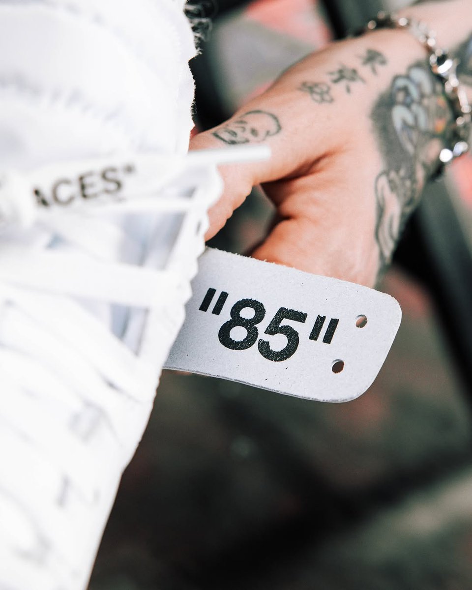 JustFreshKicks tweet media