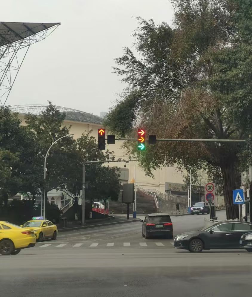 上帝在发笑 tweet media