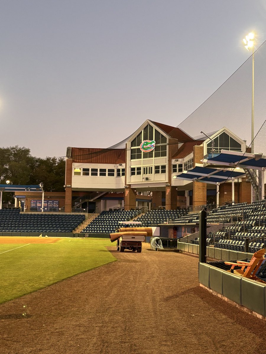 PaitynDonalson's tweet image. Did a little hitting tonight! Road trip with Coach Dad too @GatorsSB 
#Iykyk thank you @Coach_AT @FranEnea10 @asapbrooks22 for an amazing evening learning and working with y’all, and also to Coach @_TimWalton for hosting! #2028 #mytime #working #grinding #outworkeveryone