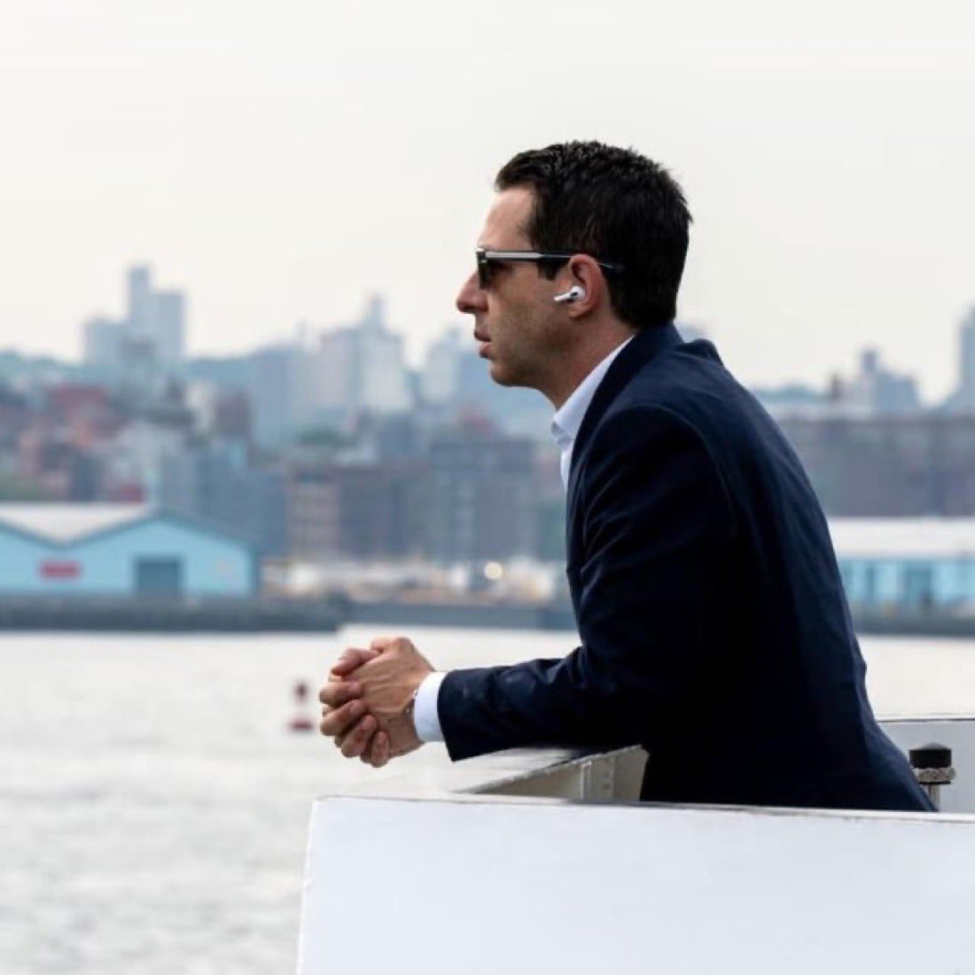 “claude make me a billion dollar startup. make no mistakes”