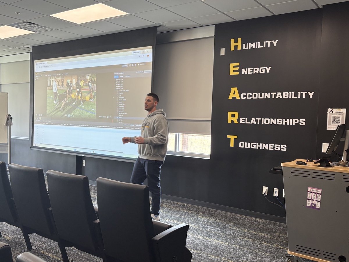 CoachBradLutz's tweet photo. Today, we kicked off our annual spring break college football tour. We stopped at 3 programs that were ranked nationally last season… Hampden-Sydney, Randolph Macon, and UVA. 

Thanks Randolph Macon Football for having us today. @RMCfootball @Coach_NJackson https://t.co/qLivBzH1ax