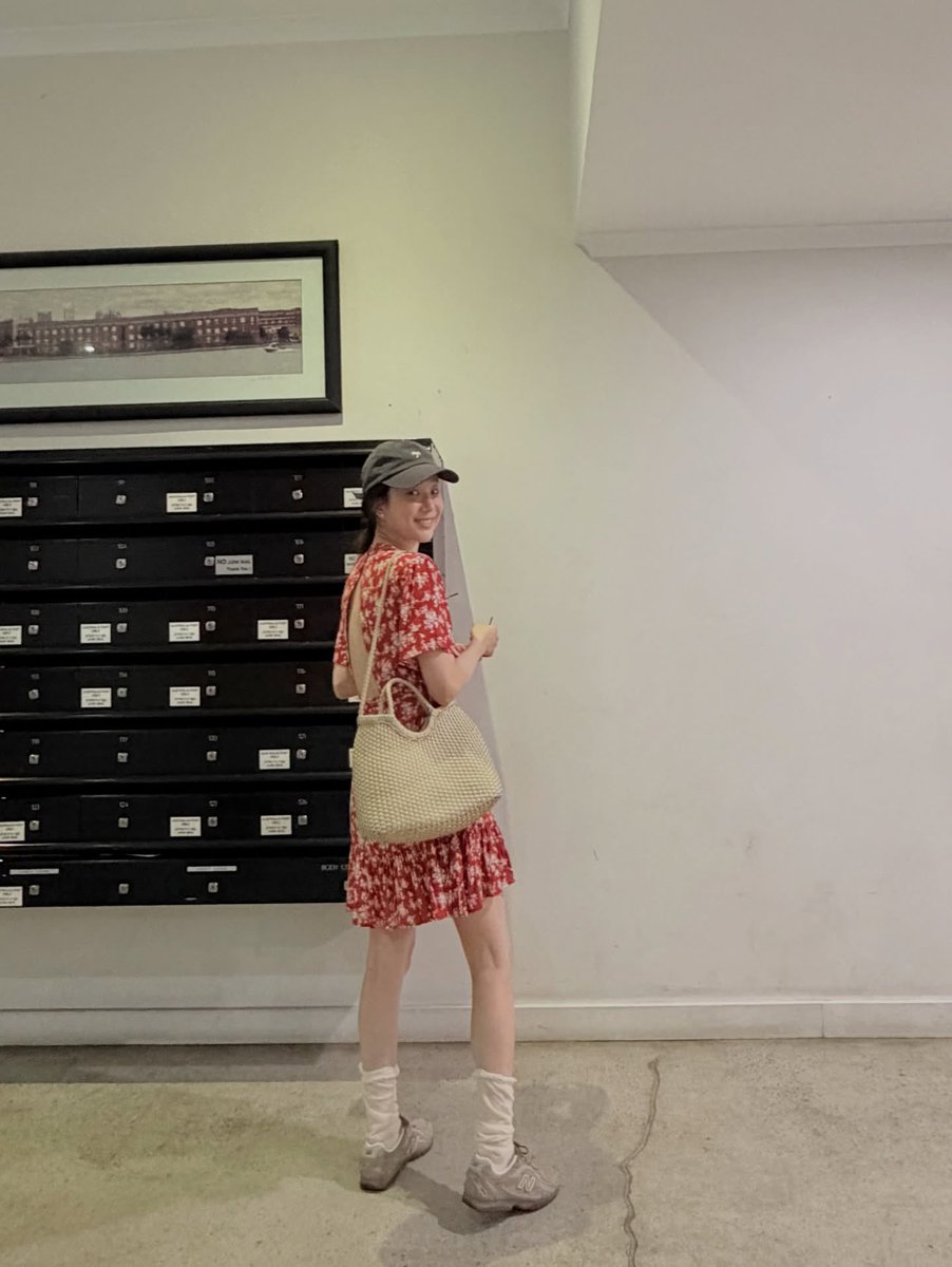_OneWon_'s tweet photo. same dress
same her❤️ https://t.co/aMQI4LDvqK