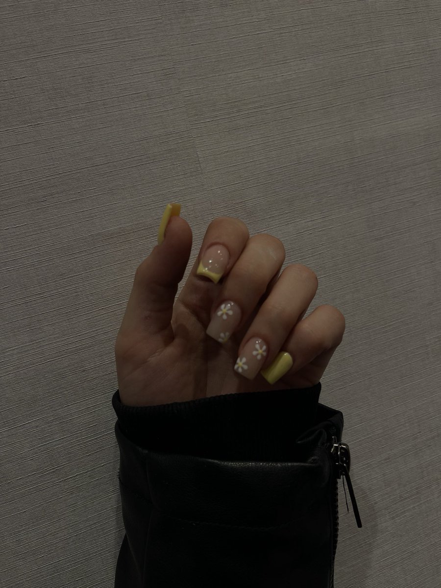 ✨ La petite✨ 4’11 tweet media