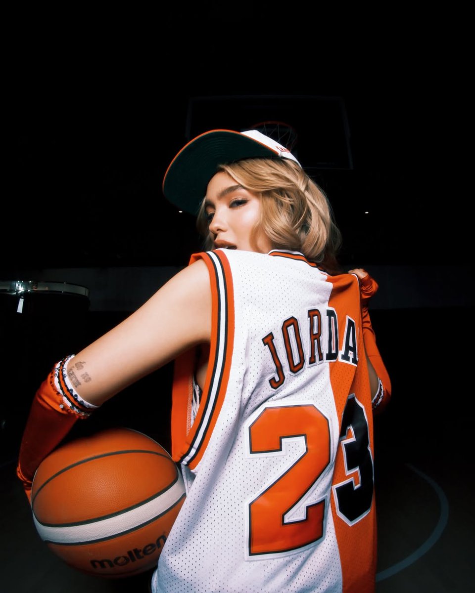 'LEVEL 23 UNLOCKED' 🏀🎂✨

Sa kanyang latest Instagram post, ibinahagi ng aktres na si Andrea Brillantes ang masasayang "happenings" sa kanyang 23rd birthday celebration, na may kakaiba at astig na basketball theme.

#PilipinasToday
#AndreaBrillantes
#BlytheAt23
#Level23Unlocked