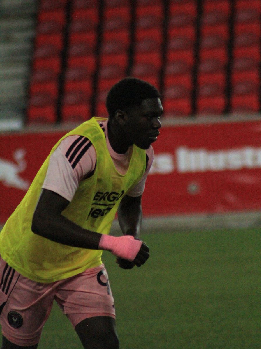 Lesther García 🇭🇳🦩

Ayer, el defensor central hondureño de 20 años, Lesther García, hizo su debut en la temporada con Inter Miami II en la MLS NEXT Pro ⚔️

📸 VisualsByFuentes/Instagram
