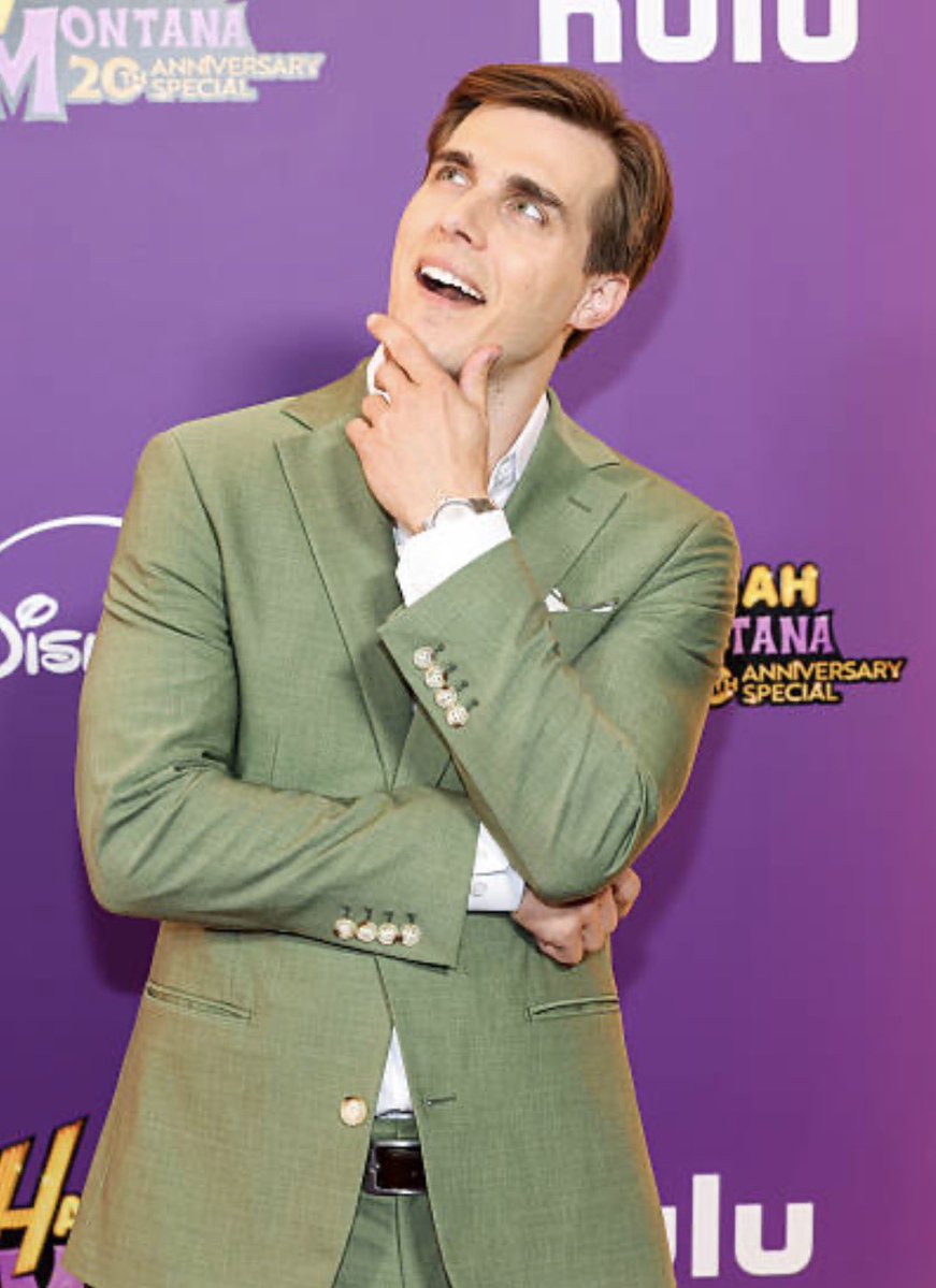 cait is on ☁️9️⃣ tweet media