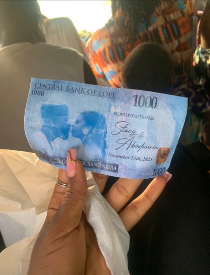_Acescents's tweet photo. Bro!!! This is wild. See money wey dem pay conductor this morning. They gave him 3 of this 🥺💔 https://t.co/92m3I2oP3C