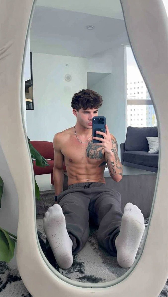 Master Leo tweet media