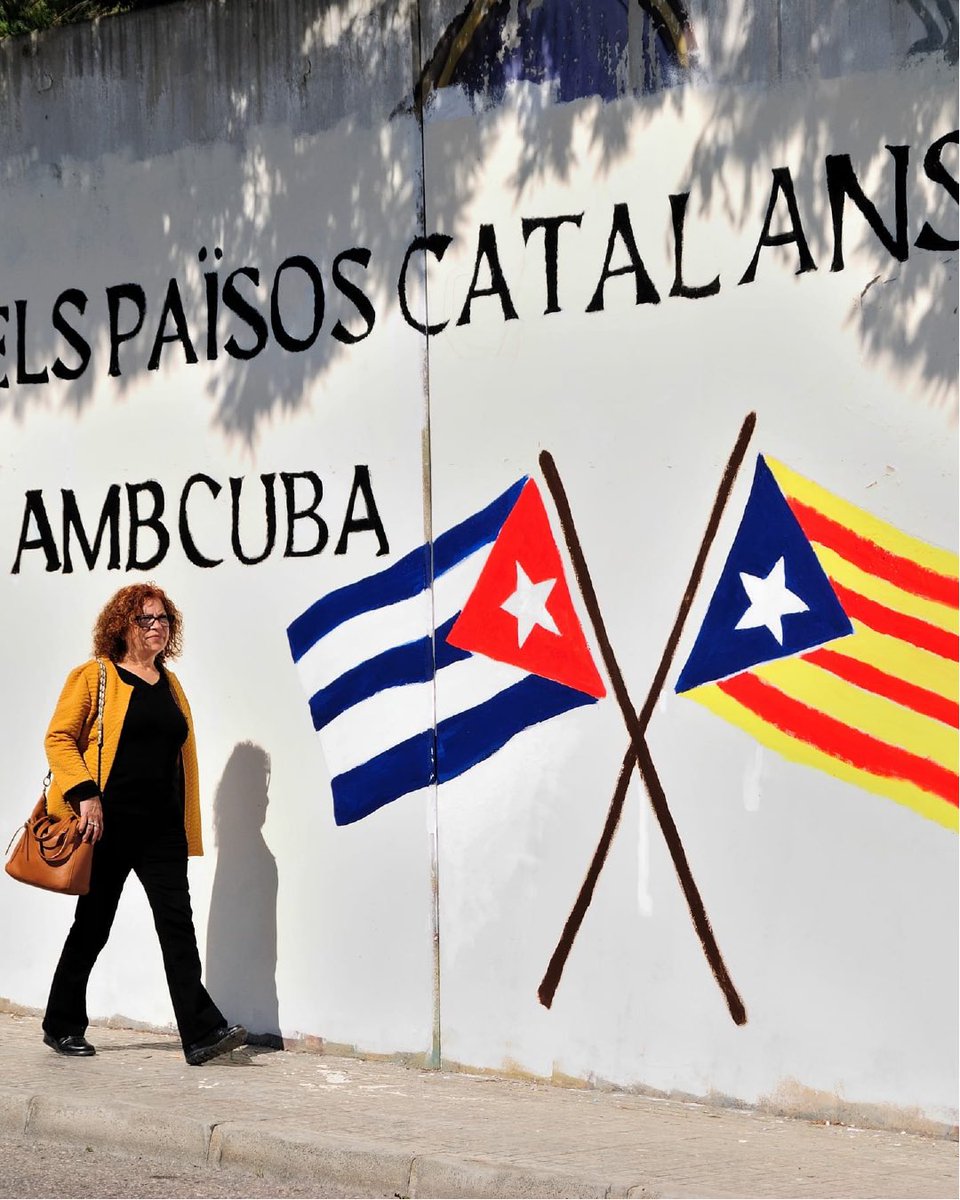 JoventRepublica's tweet photo. 📸 Mural internacionalista a 📍Flix

L’internacionalisme no és caritat, és un deure de nació i de classe✊💥 https://t.co/yX0dY3E4s4
